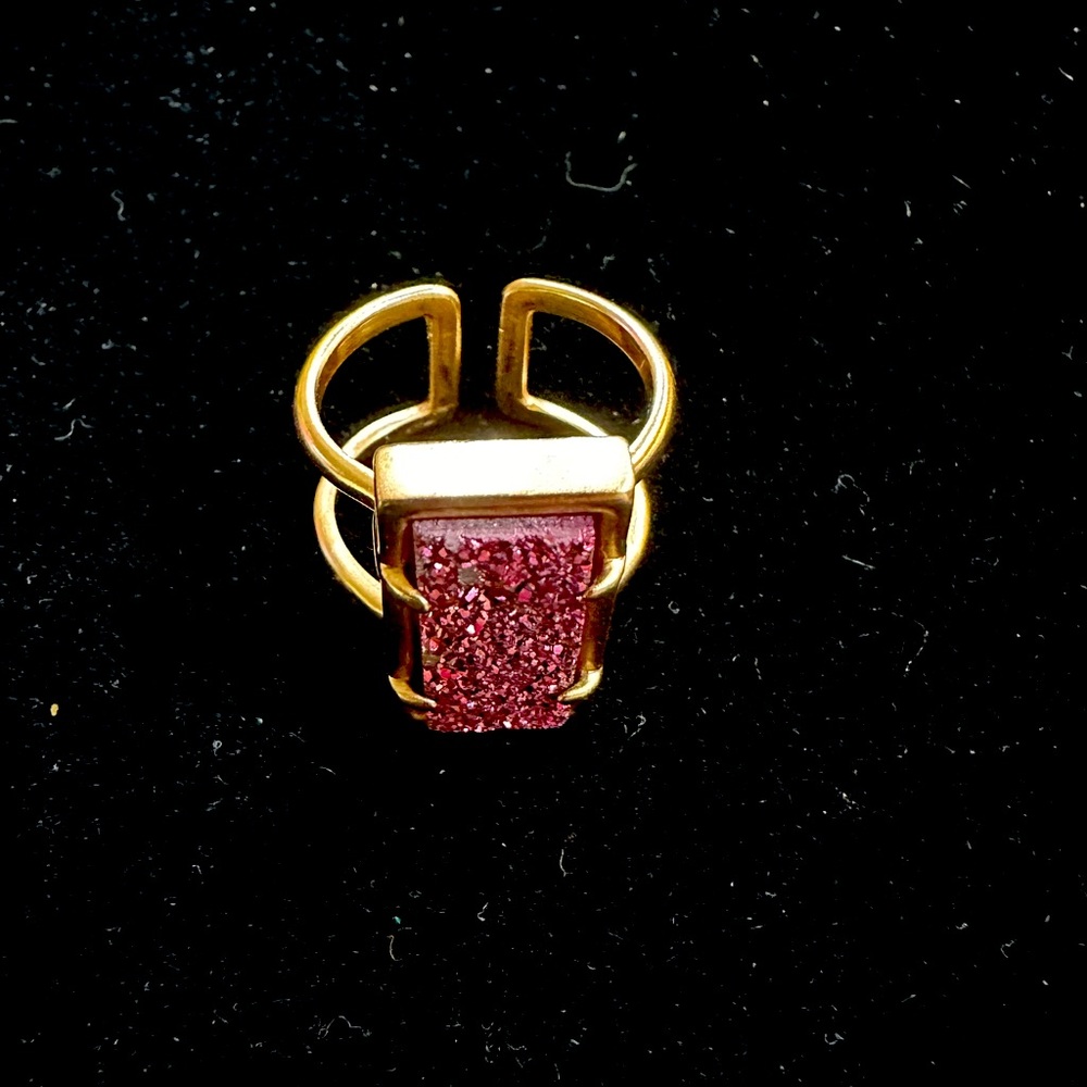 Kendra Scott Lennox Ring pink glitter druzy in rose gold frame. About 7/8”x1/2”